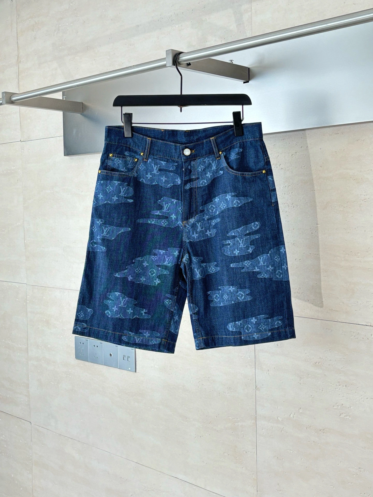 wg.luxury-- 8V Nigo oversize item:E-F363I0603